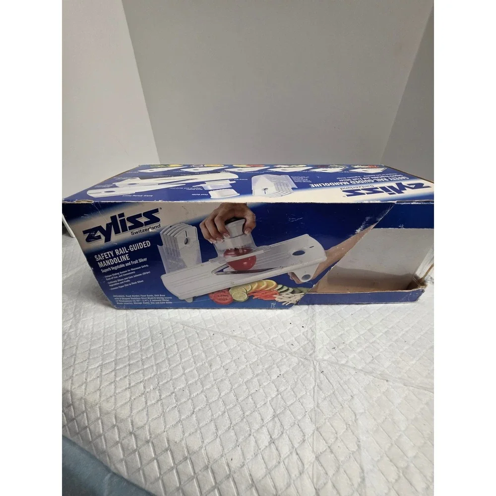 Zyliss‎ Safety Rail-Guided Mandoline Slicer V-Shaped Blade White Kitchen Tool